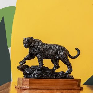 Escultura de Tigre en Acabado Obsidiana